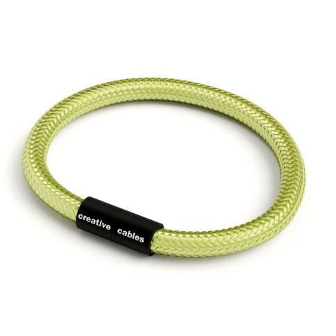 Bracelet avec fermoir magnétique noir mat et câble RM32 (effet soie tissu uni Kiwi)