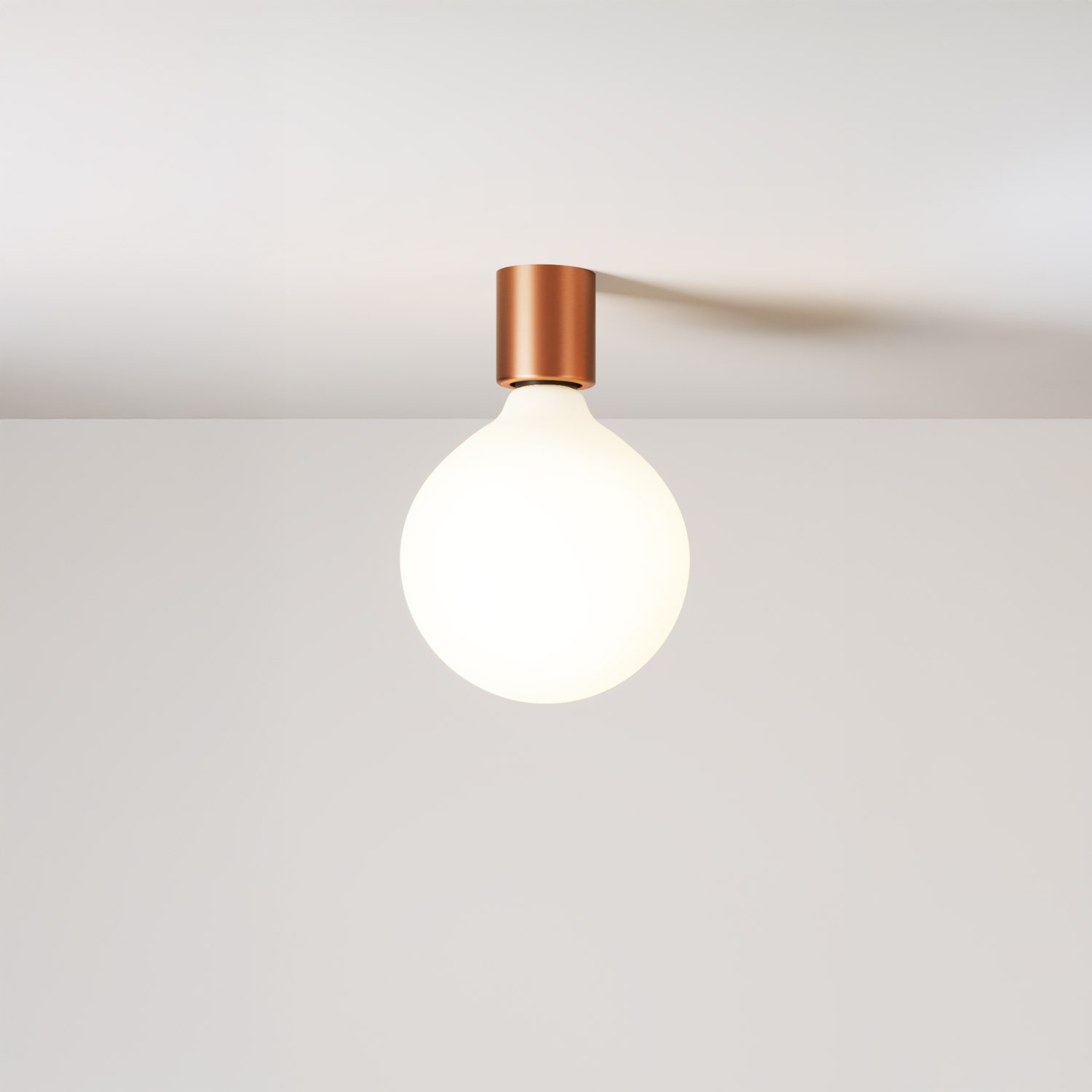Applique en métal avec ampoule globe effet porcelaine