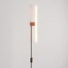 Lampe avec prise, finition métallique et ampoule LED linéaire S14d