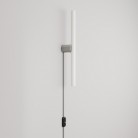 Lampe avec prise, finition métallique et ampoule LED linéaire S14d