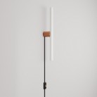 Lampe avec prise, finition métallique et ampoule LED linéaire S14d