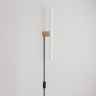 Lampe avec prise, finition métallique et ampoule LED linéaire S14d