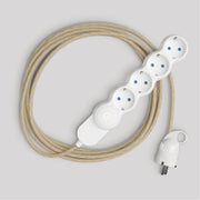 Multipresa tedesca con cavo in juta di colore neutro e spina Schuko con anello comfort Bianco