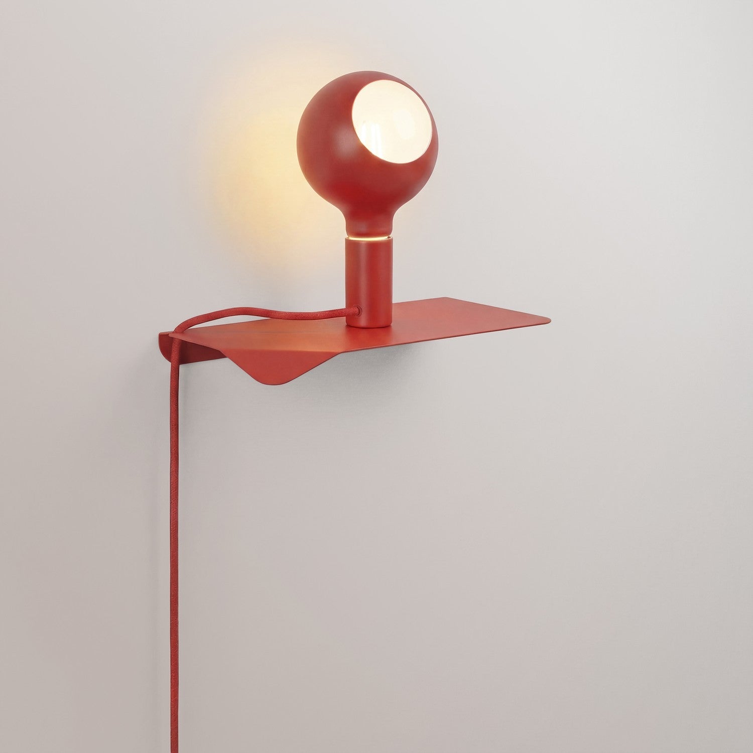 Combo Camo - Lampada con mensola e spina UK - Rosso