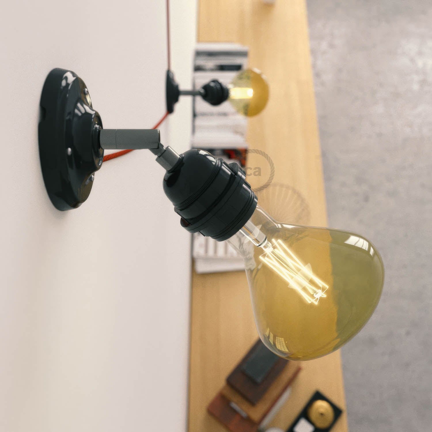 Fermaluce Classic 90° con portalampada filettato E27, lampada filomuro orientabile in porcellana - Nero