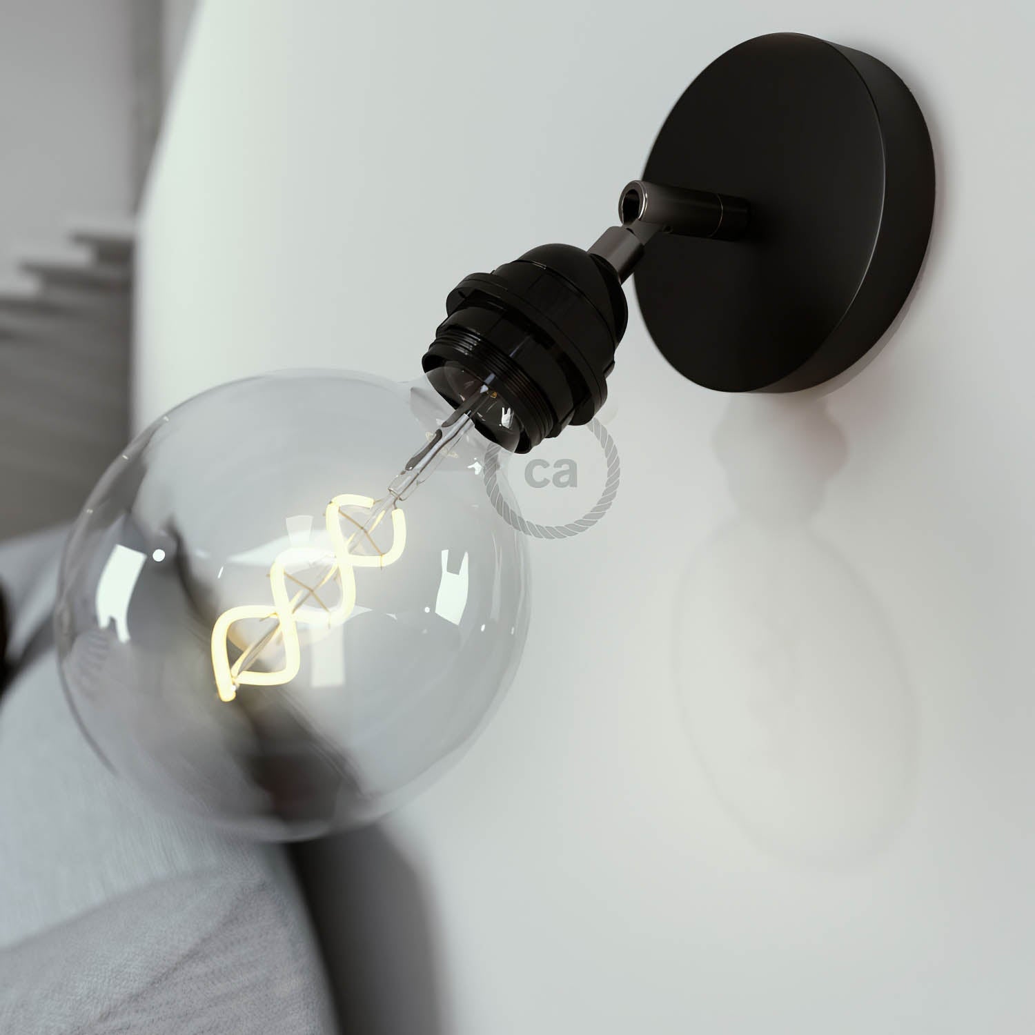 Fermaluce Metallo 90° con portalampada filettato E27, punto luce in metallo orientabile - Nero