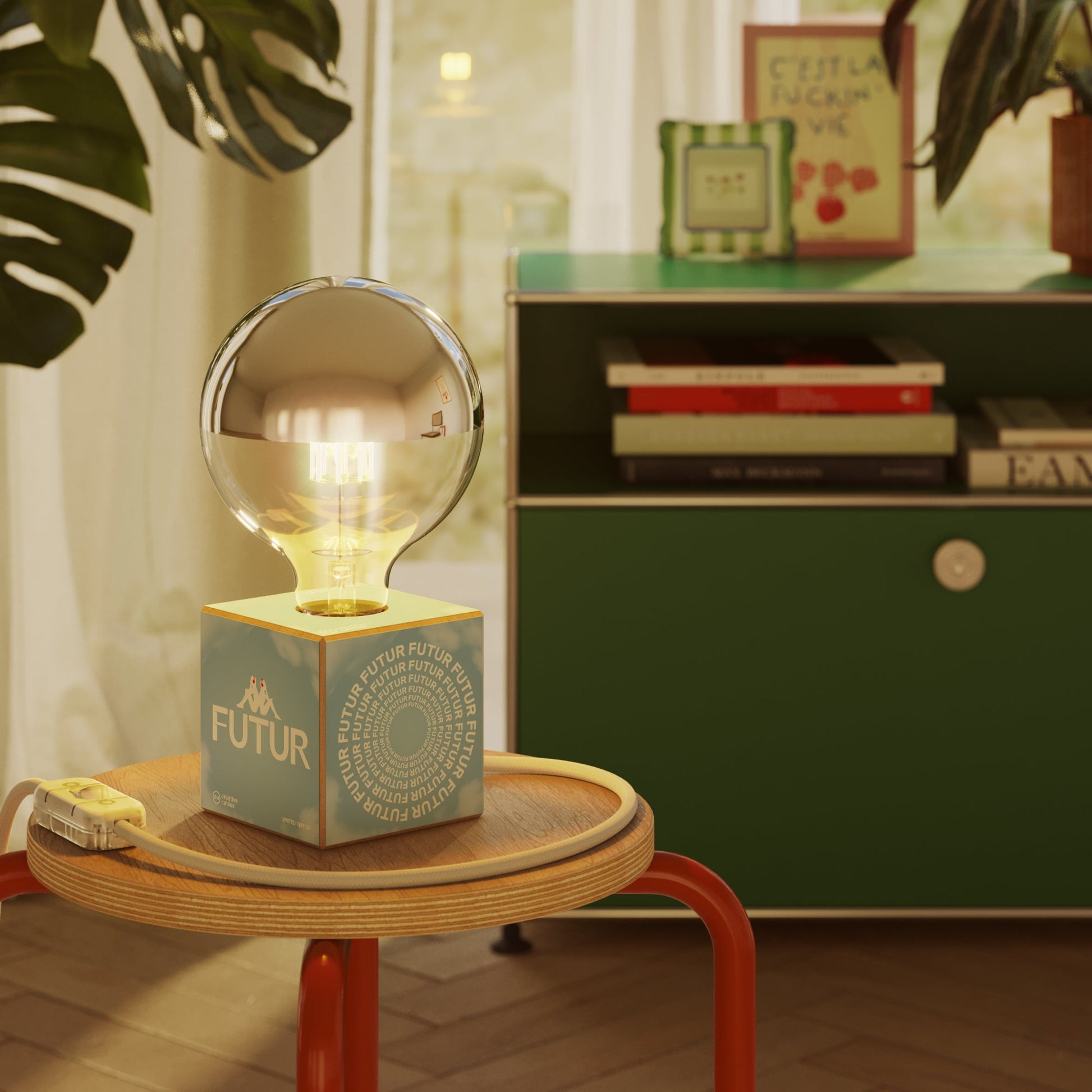 Lampada da tavolo Cubetto "Futur" con lampadina globo mezza sfera argento - Futur Festival