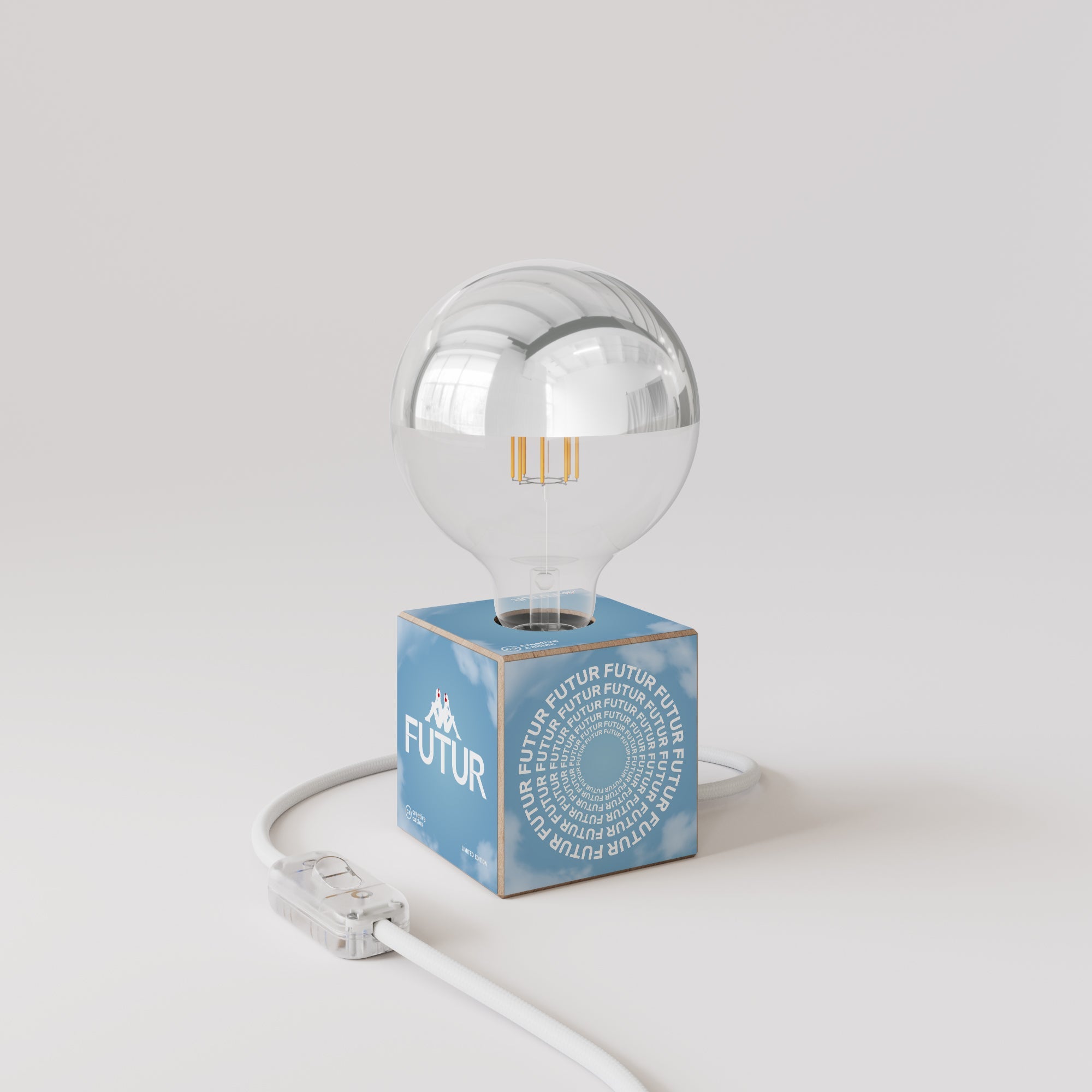 Lampada da tavolo Cubetto "Futur" con lampadina globo mezza sfera argento - Futur Festival