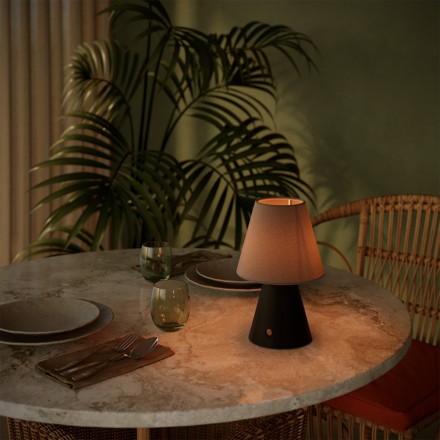 Lampada portatile ricaricabile Cabless11 con lampadina a goccia e paralume - Nero - Creative Cables