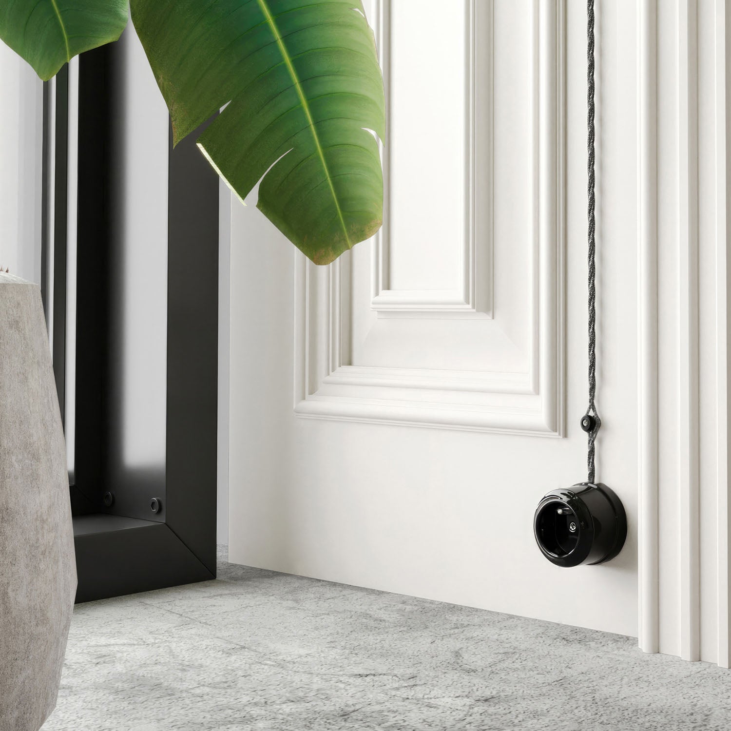 Presa a muro in porcellana di tipo francese - Nero