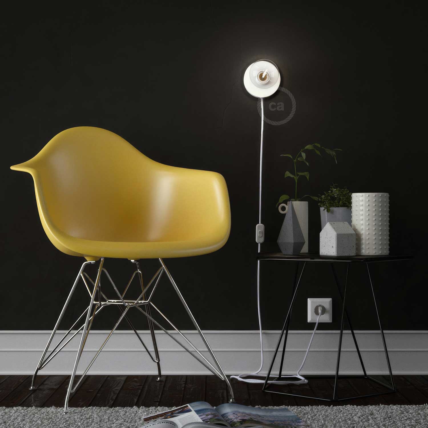 Spostaluce, il punto luce in metallo completo di cavo tessile e fori laterali - Bianco